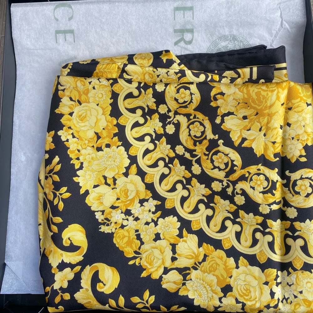 Brand New Versace Baroque Silk Scarf